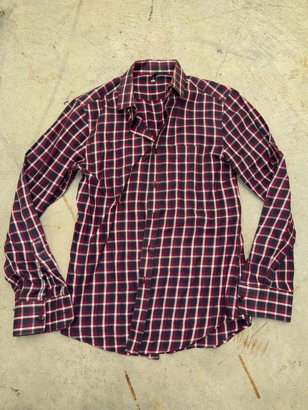 Stile Benetton Men's Red and Navy Checkered Plaid Long Sleeve Button Down Shirt